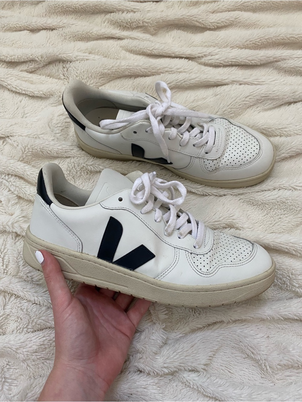 Veja V-10 sneakers white/black men's Sz 8.5